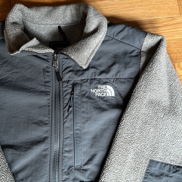 The North Face women's jacket - Picture 2 of 5